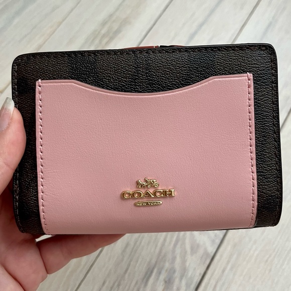 Coach Pink Wallet with C Logo - Picture 5 of 13